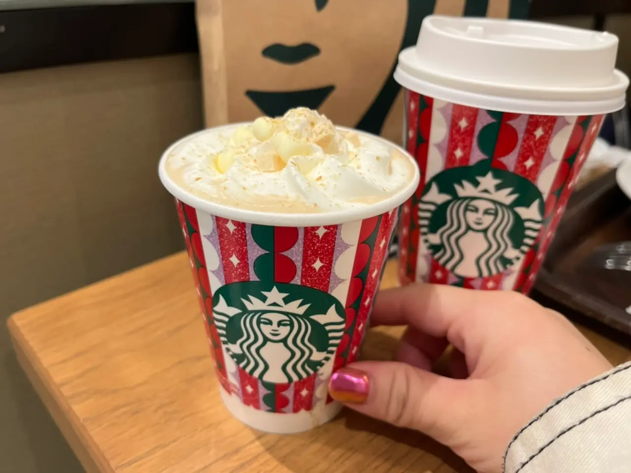 【スタバ新作】トーステッドホワイトチョコレートモカ♡キラキラトッピングでホリデー気分♡_4