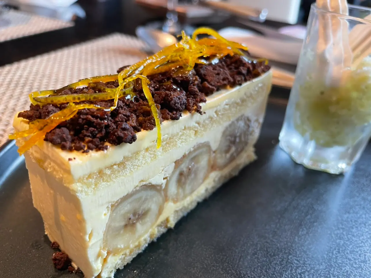 濃厚で大人な味わい。ラム酒薫るバナナのバタークリームケーキ_2