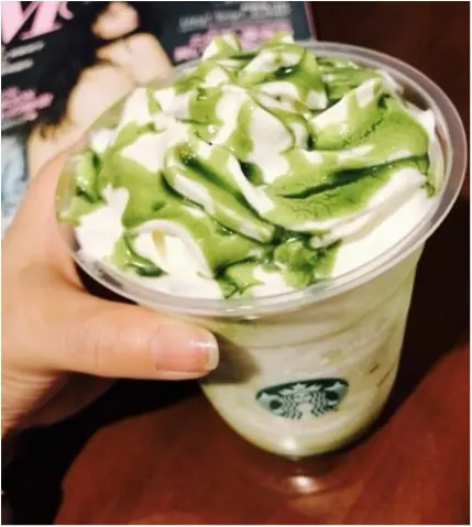【スタバ新作】ホリデーシーズンドリンクの新作★《抹茶ホワイトマーブルフラペチーノ》が本日発売!!_3