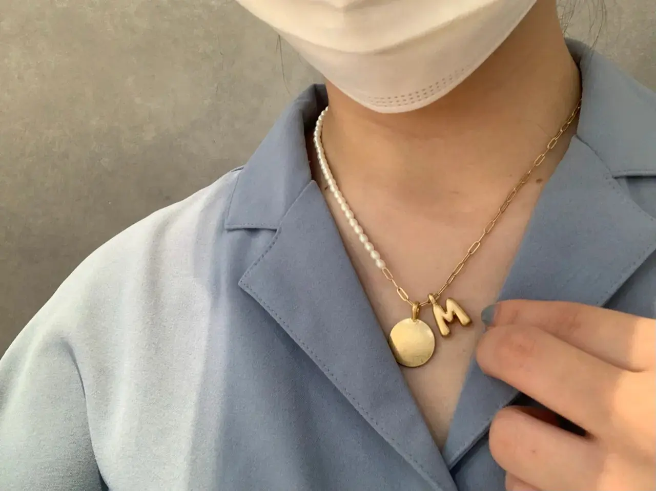 『ZARA』のイニシャルアクセサリー
