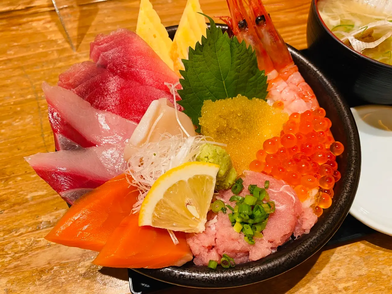 【新千歳空港グルメ】本場の海鮮丼を食べるならココ!鮮魚店直営《どんぶり茶屋》★_7