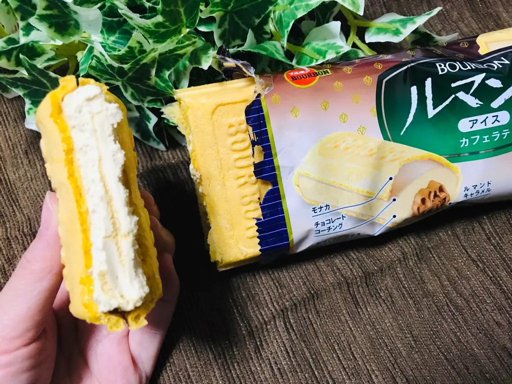 【コンビニアイス】一足早く関東に登場!あの《ルマンドアイス》にカフェラテ味が♡_4