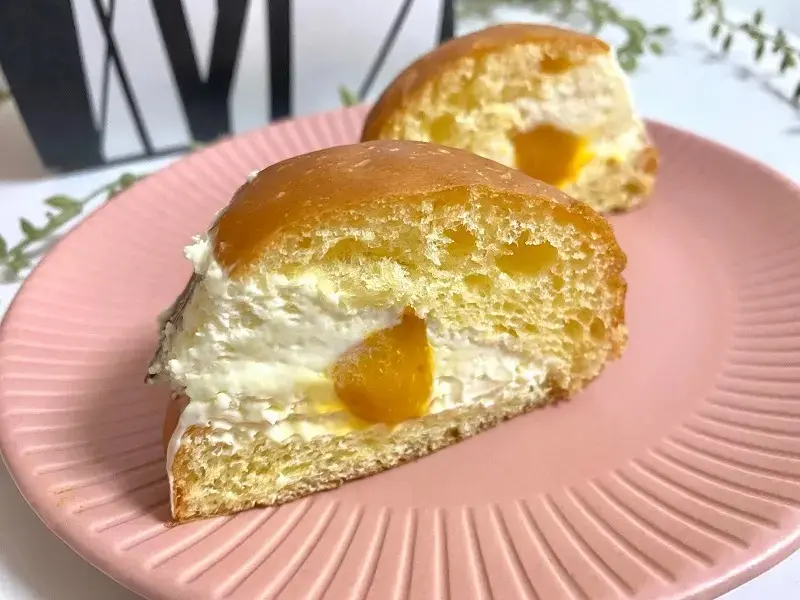 スターバックスコーヒーのマリトッツォ リモーネ & マンゴーの断面