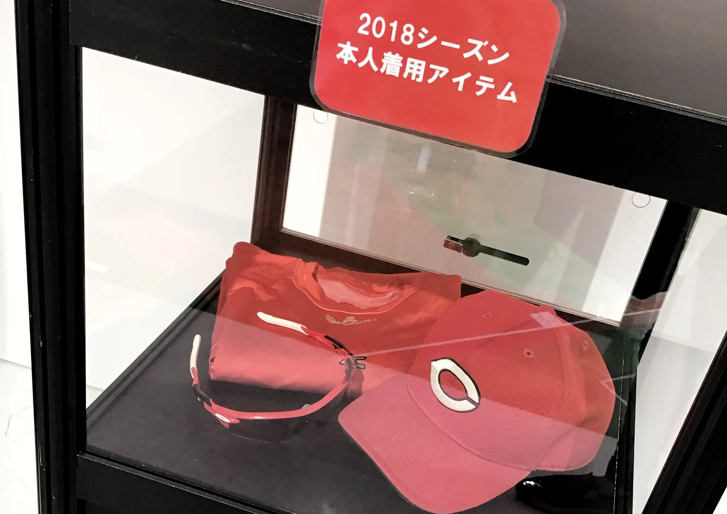 【カープ女子必見】3/25まで広島PARCOで開催中!元カープ・新井貴浩さんの引退記念グッズ&本人の愛用品展示も♡_7
