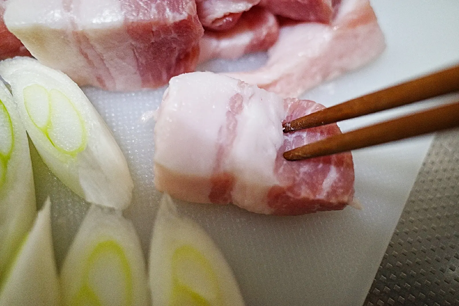 『材料5つで超簡単!15分で出来るコーラを使った" 豚の角煮 "レシピ』_3