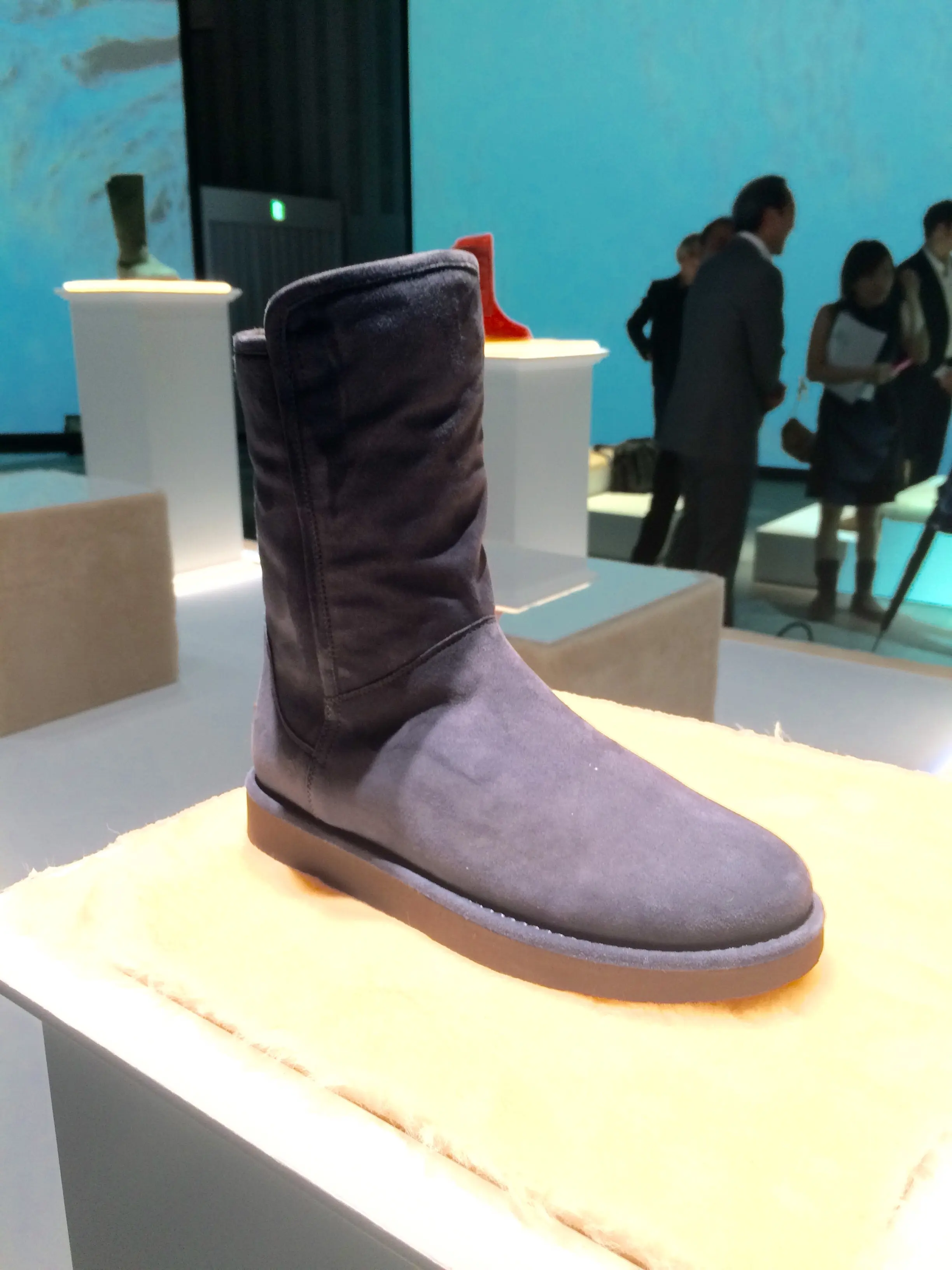 UGG®のシープスキンブーツがスリムになって登場! はき心地はそのままに♡_1