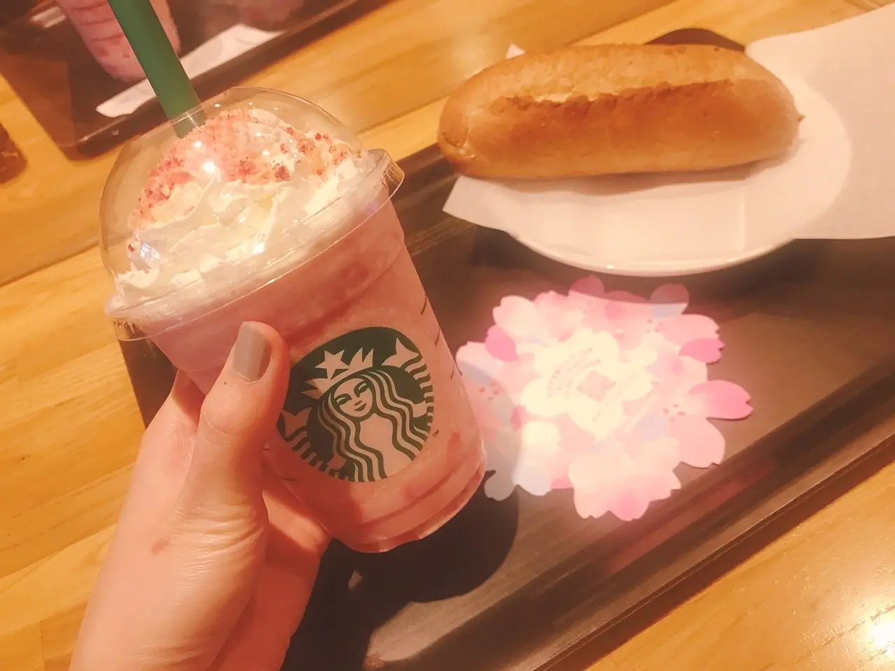 スタバのさくら第２段 ピンクが可愛い さくら咲いた ベリー フラペチーノ Moreインフルエンサーズブログ Daily More