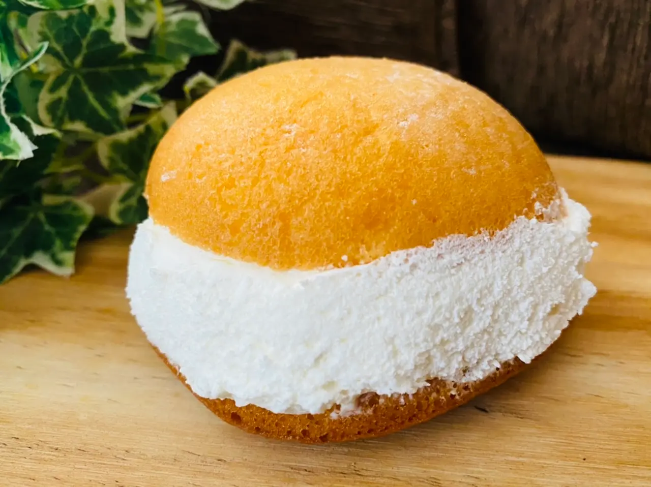 【ファミマ】あの話題のスイーツがコンビニで買える!?《マリトッツォ風》クリームシフォンが美味♡_3