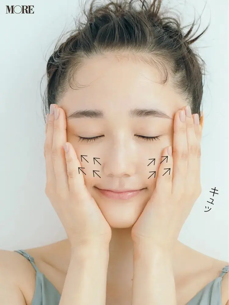 手でキュッキュッと押さえるイメージでつける