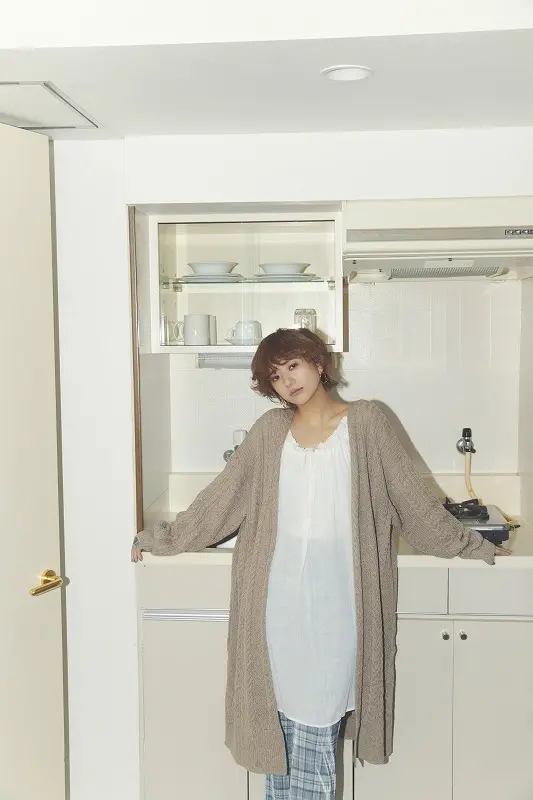 【伊藤千晃さんスペシャルインタビュー】「ほとんど私自身の事です」という新曲「真夜中の処方箋」の歌詞に注目! 最新おしゃれ情報もお届け!!_4