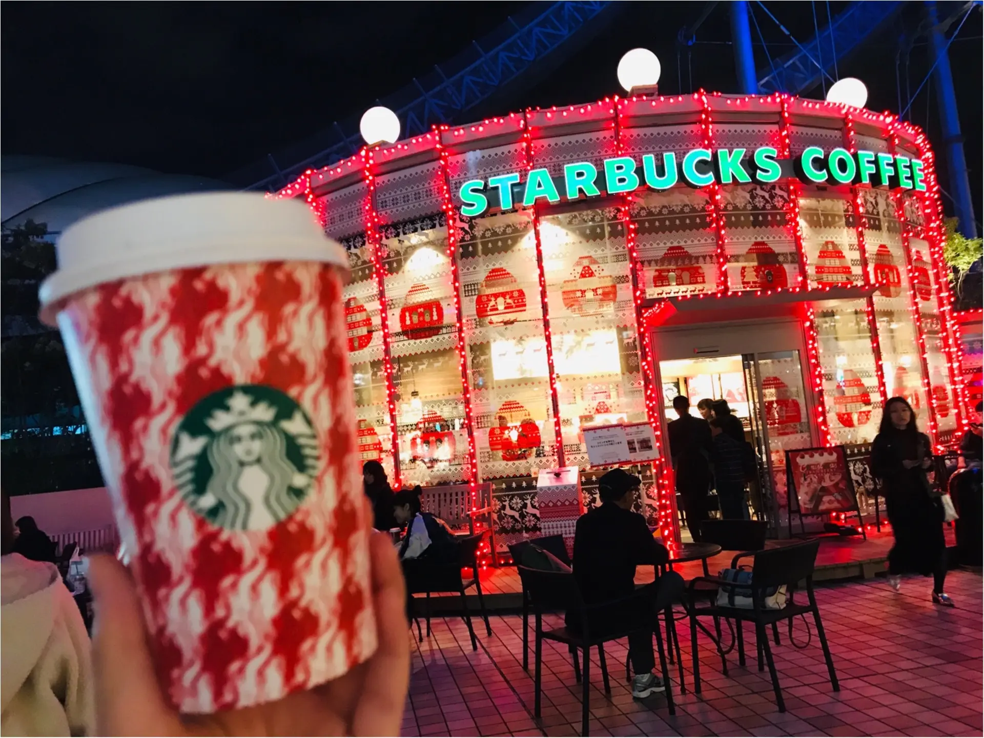 スタバ初!のイルミネーション★クリスマスケーキ風のライトアップが可愛すぎる♡_5