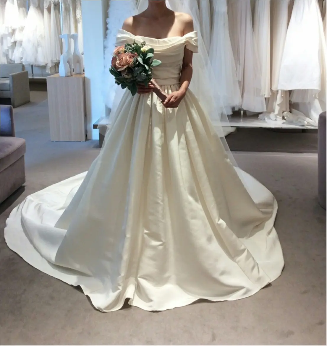 卒花さんに聞く【ドレス特集】- 結婚式・二次会におすすめ! プレ花嫁さんに人気のおしゃれなウェディングドレスは?_6