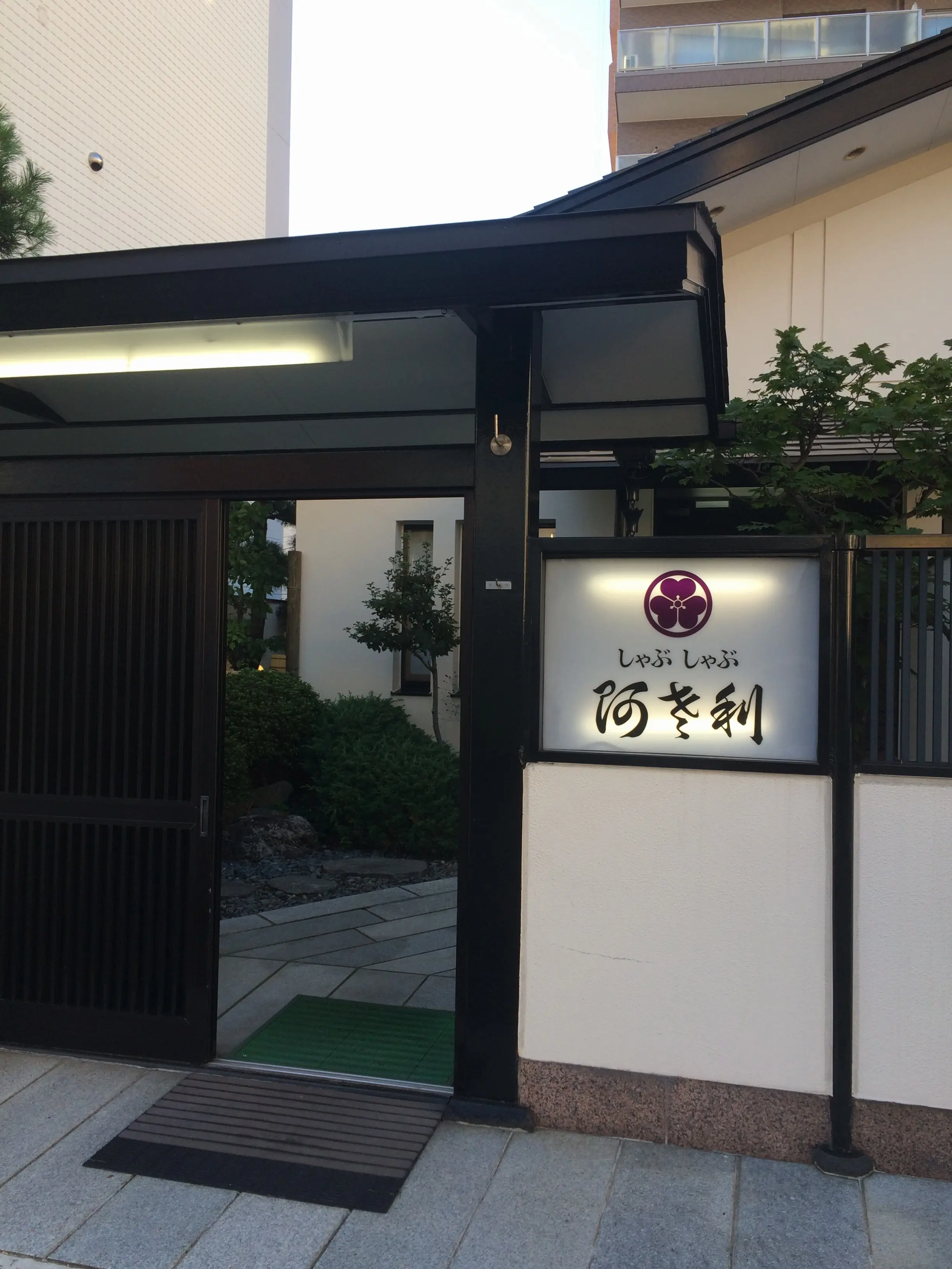 海鮮だけじゃないんです! 函館でおすすめの、絶品黒毛和牛すき焼き&ステーキ♡_1
