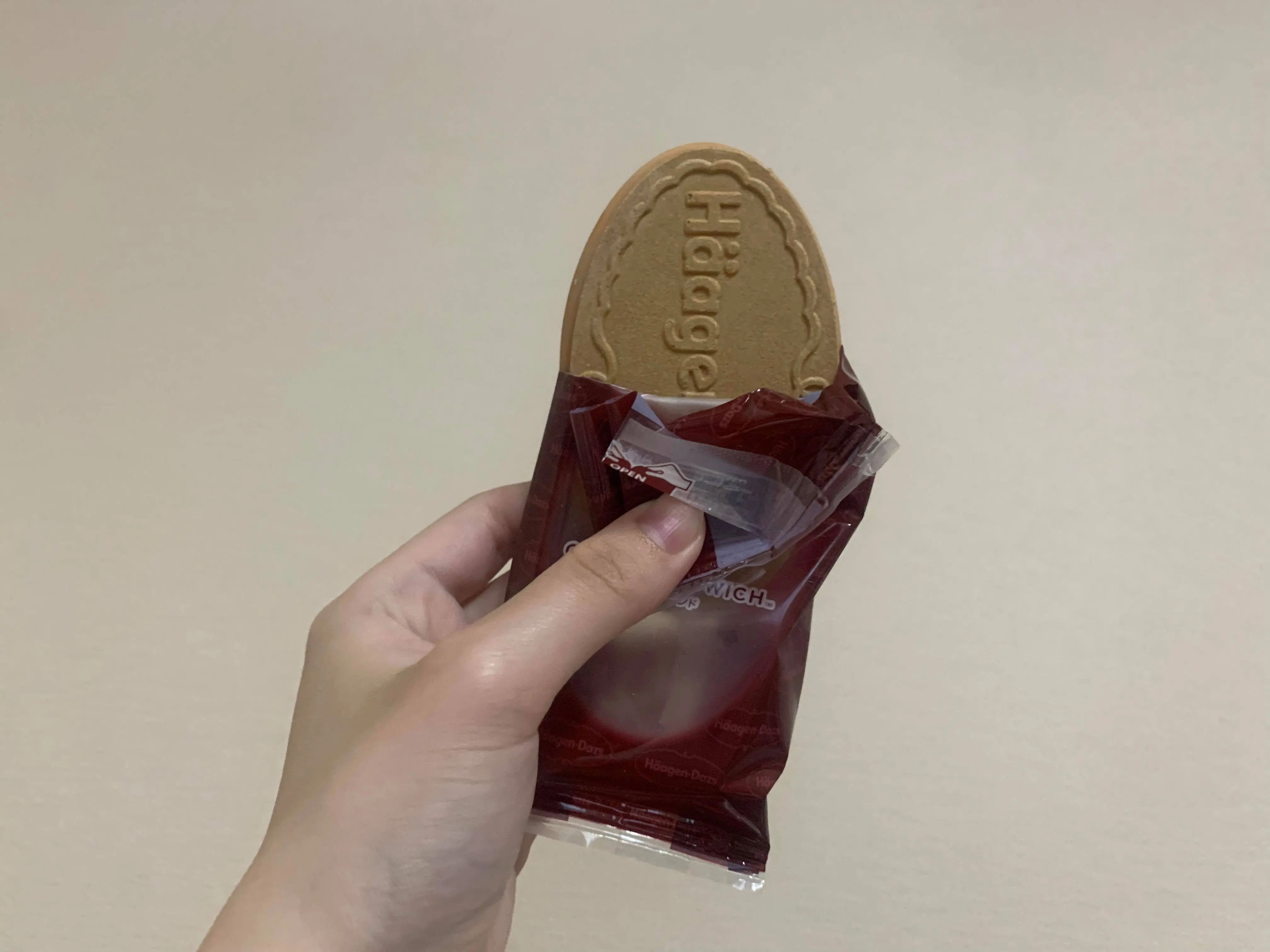 【新作アイス】発酵バター使用の濃厚クリスピーサンド♡ハーゲンダッツ「アーモンドバターサンド」がめちゃうま!_2