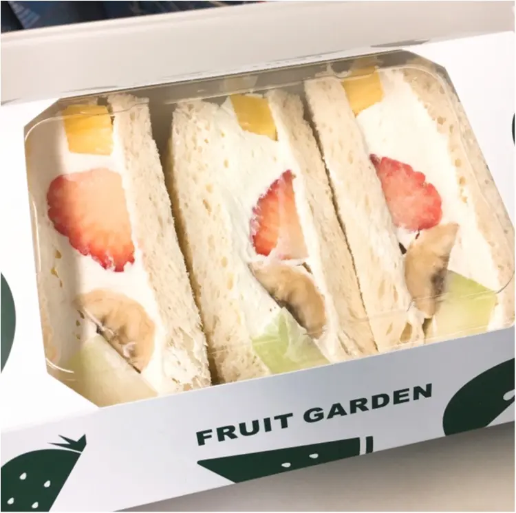 【出張グルメ】ジューシーなフルーツにふわっふわのクリームに癒される♡ 新大阪駅ナカで買える!『山口果物』の絶品フルーツサンド♡_1