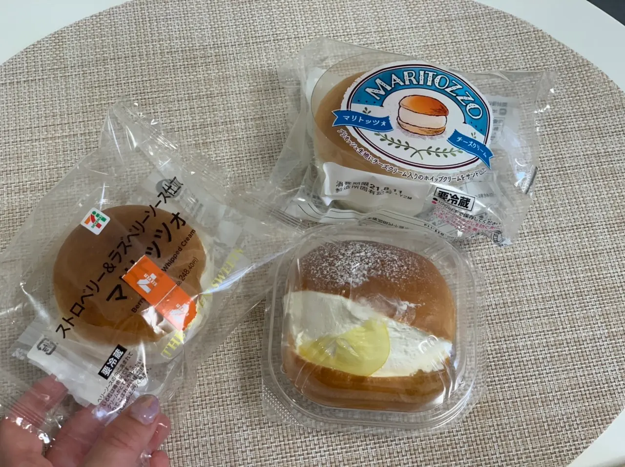 【マリトッツォ食べ比べ】コンビニ・スーパー・パン屋さんのマリトッツォ、違いはあるの?_2