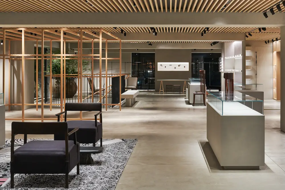 『ロエベ』の旗艦店『CASA LOEWE Tokyo』が銀座にオープン! 東京限定や世界先行発売のバッグも_1