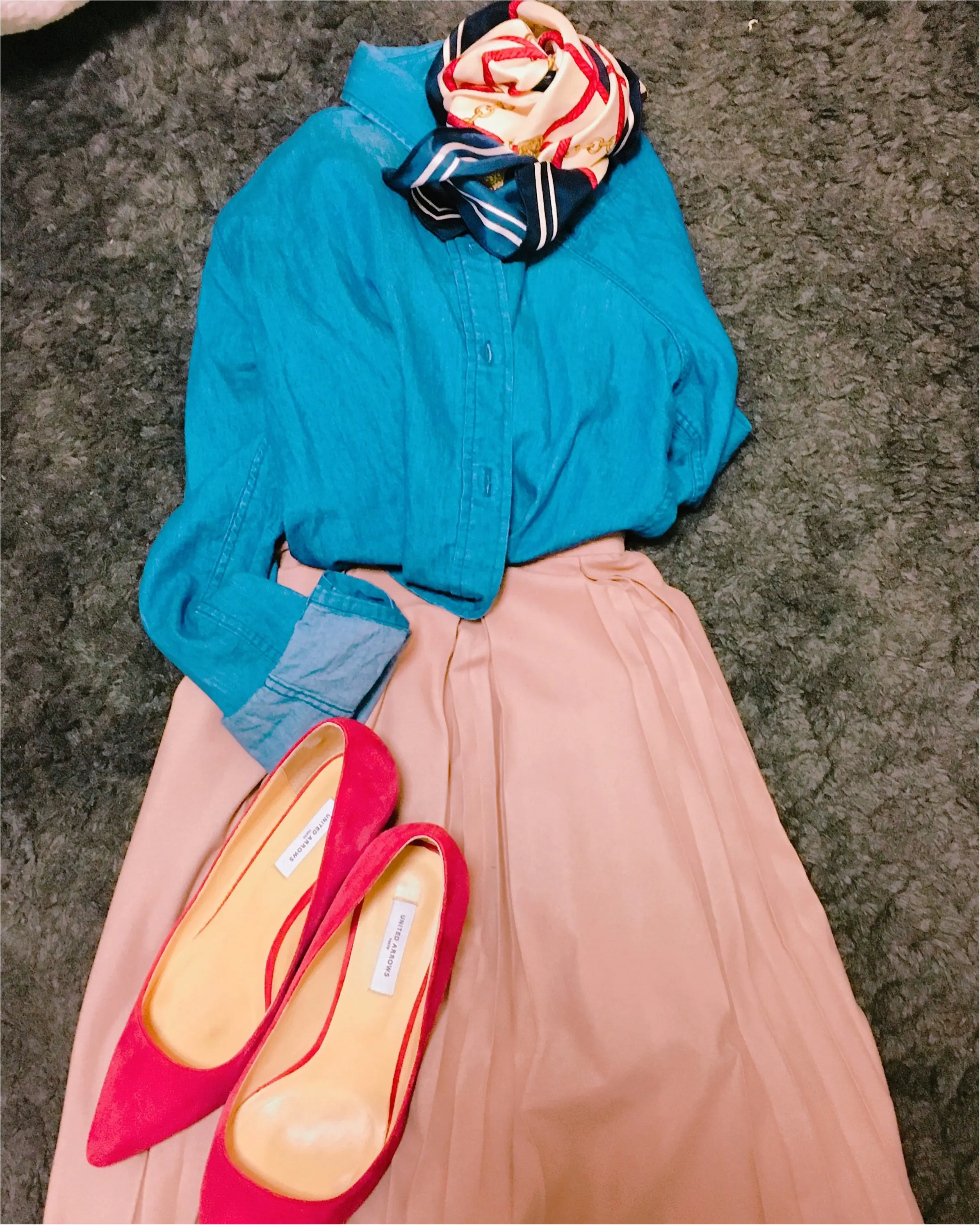 《春直前!これ一枚あればすぐに春顔♡》セーターからデニムシャツに変えてみませんか?_3