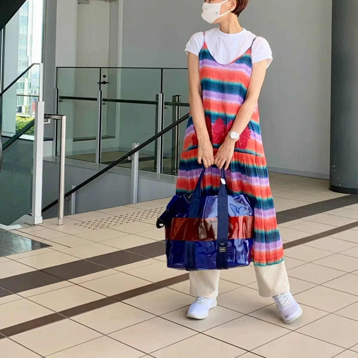 無印良品のオーガニックコットンフレンチスリーブTシャツ白、夏のレディースコーデ