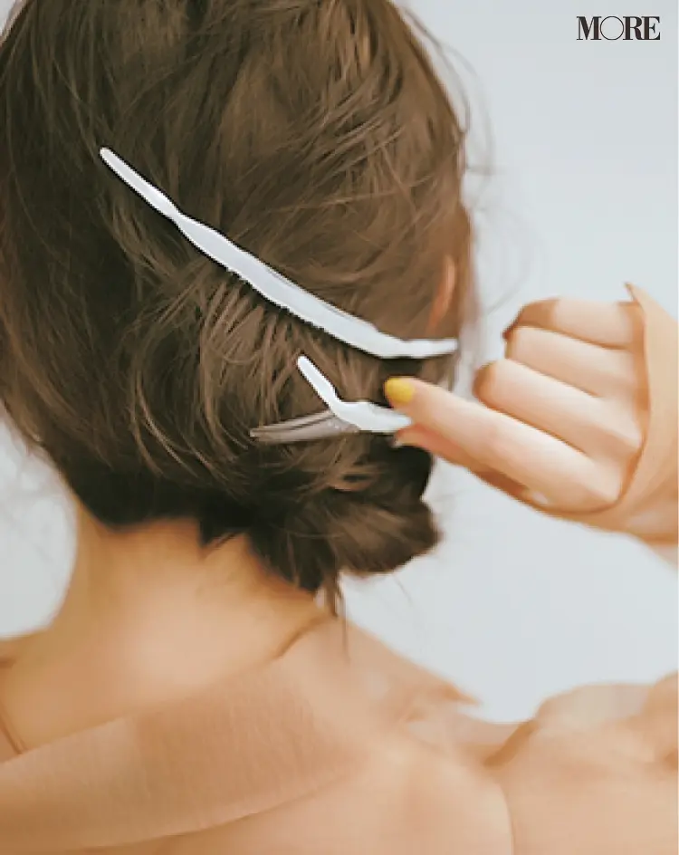 コームのヘアアレンジ3 コームをつける