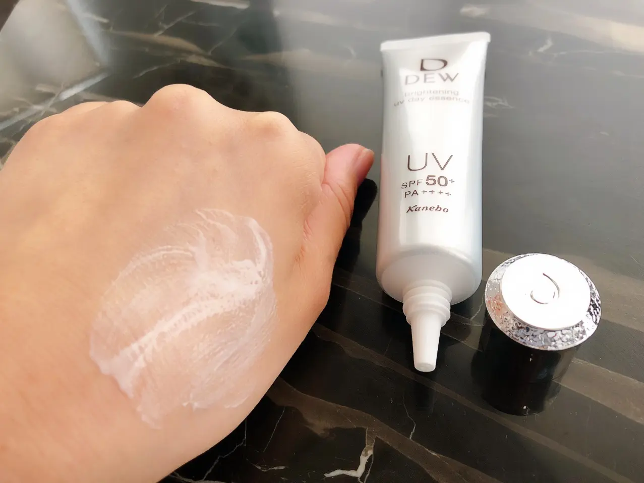 【#UVケア】NEW❁マスク生活に❁摩擦に強いUV美容液˚✧透明感×潤い˚✧DEW ブライトニングUVデイエッセンス_4