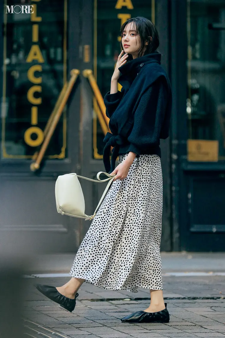 今日のコーデ 新川優愛 変型ドットのワンピースが主役 ショートコートで可愛く好バランスに ファッション コーディネート 代 Daily More