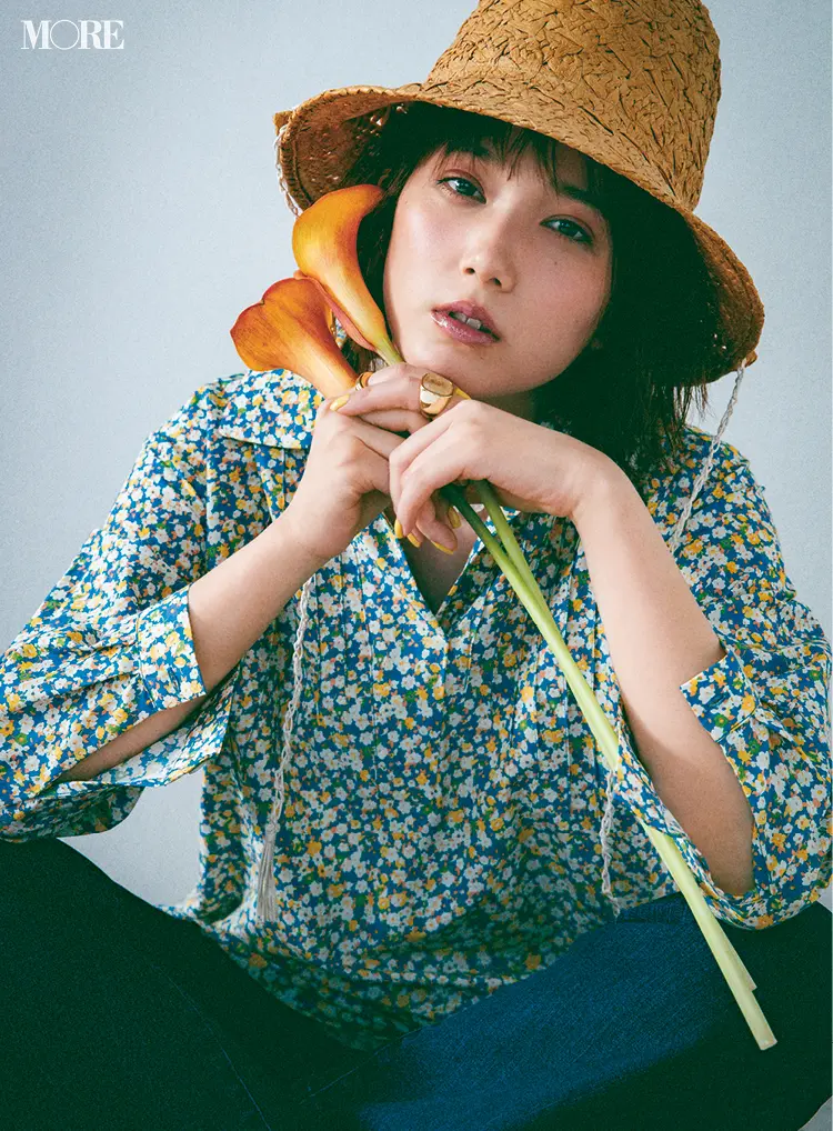 花柄のシャツを着た本田翼