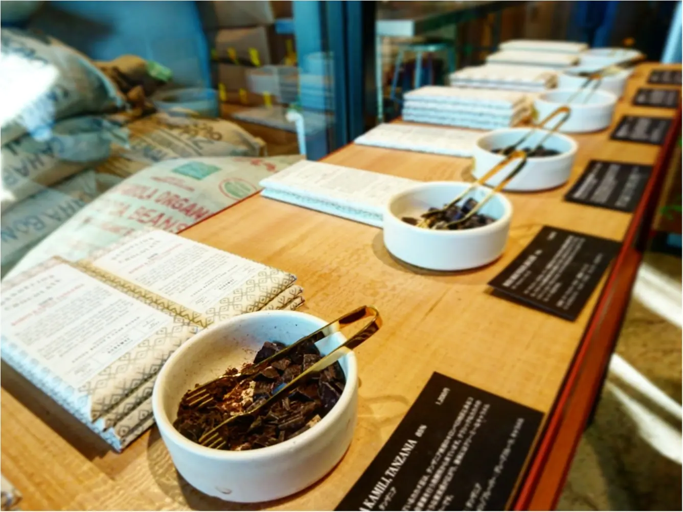 【しの散歩】バレンタイン目前!本格的なカカオ豆を楽しむなら ♪《 bean to bar チョコレート専門店 》プレゼントはもちろん、カフェの利用もおすすめ◎_2