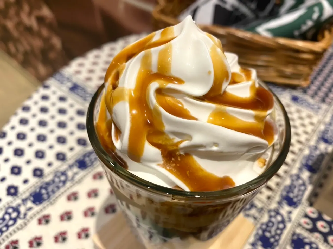 スタバ新作「ほうじ茶 meets キャラメル クリーム フラペチーノ」のトッピング部分