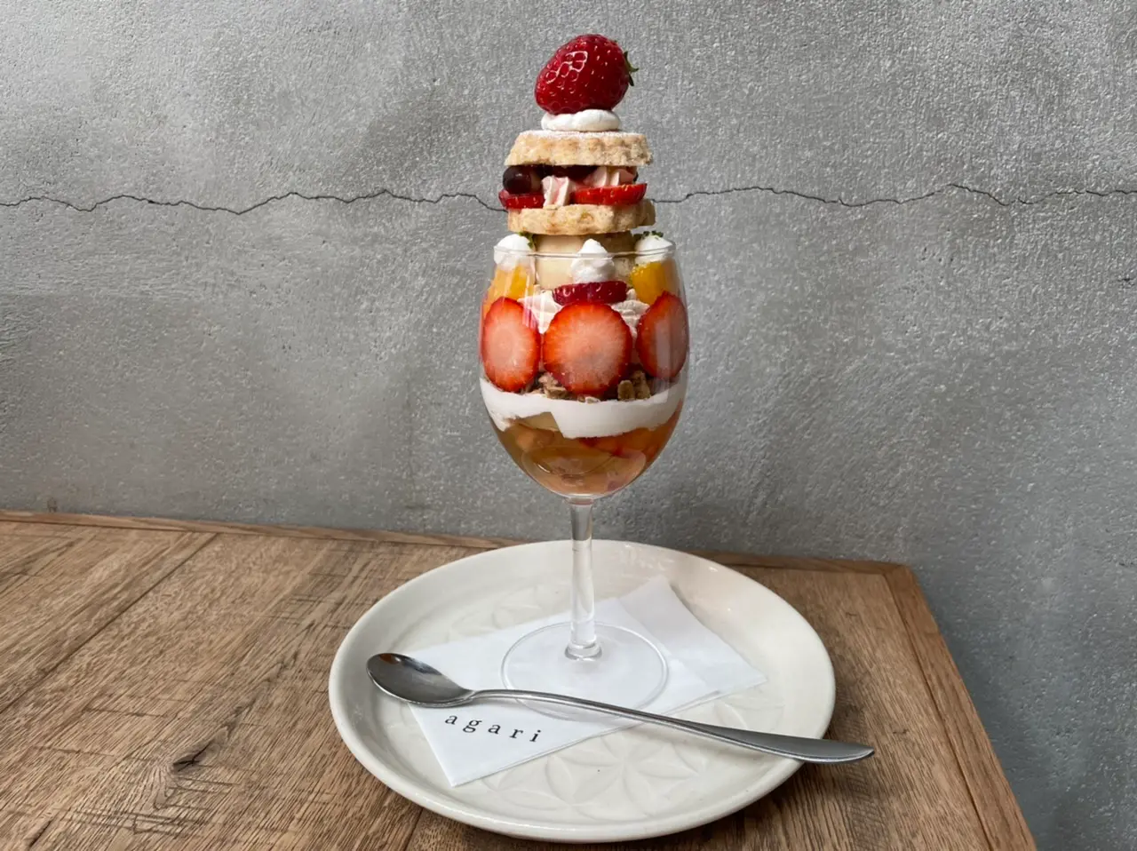 【おすすめいちごスイーツ】春を待つ《parfait bar agari》さんの「harumachi 苺とネーブルのパフェ」_2