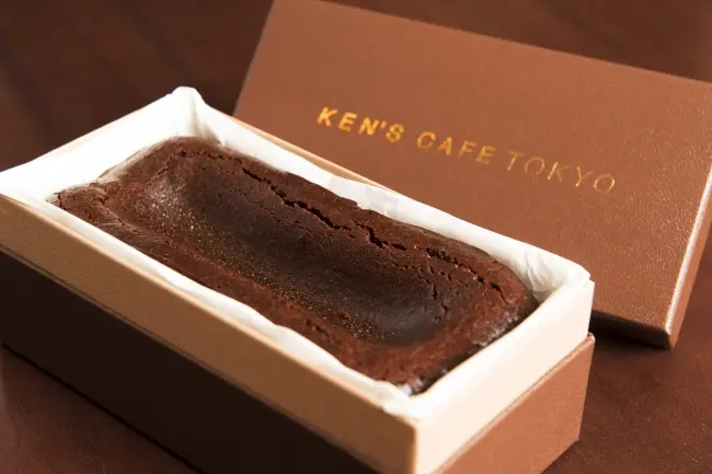 ファミマ限定! 「ケンズカフェ東京 テリーヌ・ガトーショコラ」が、衝撃的おいしさでリピート確実【コンビニスイーツ新作、食べてみた!】_2