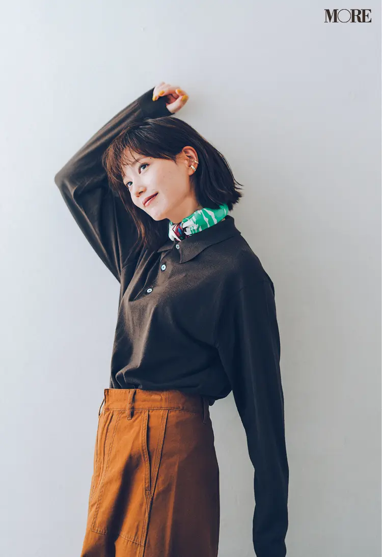 本田翼が“普通のニット”を“素敵”に変える! シンプルな日は顔まわり小物がモノを言うんです_2