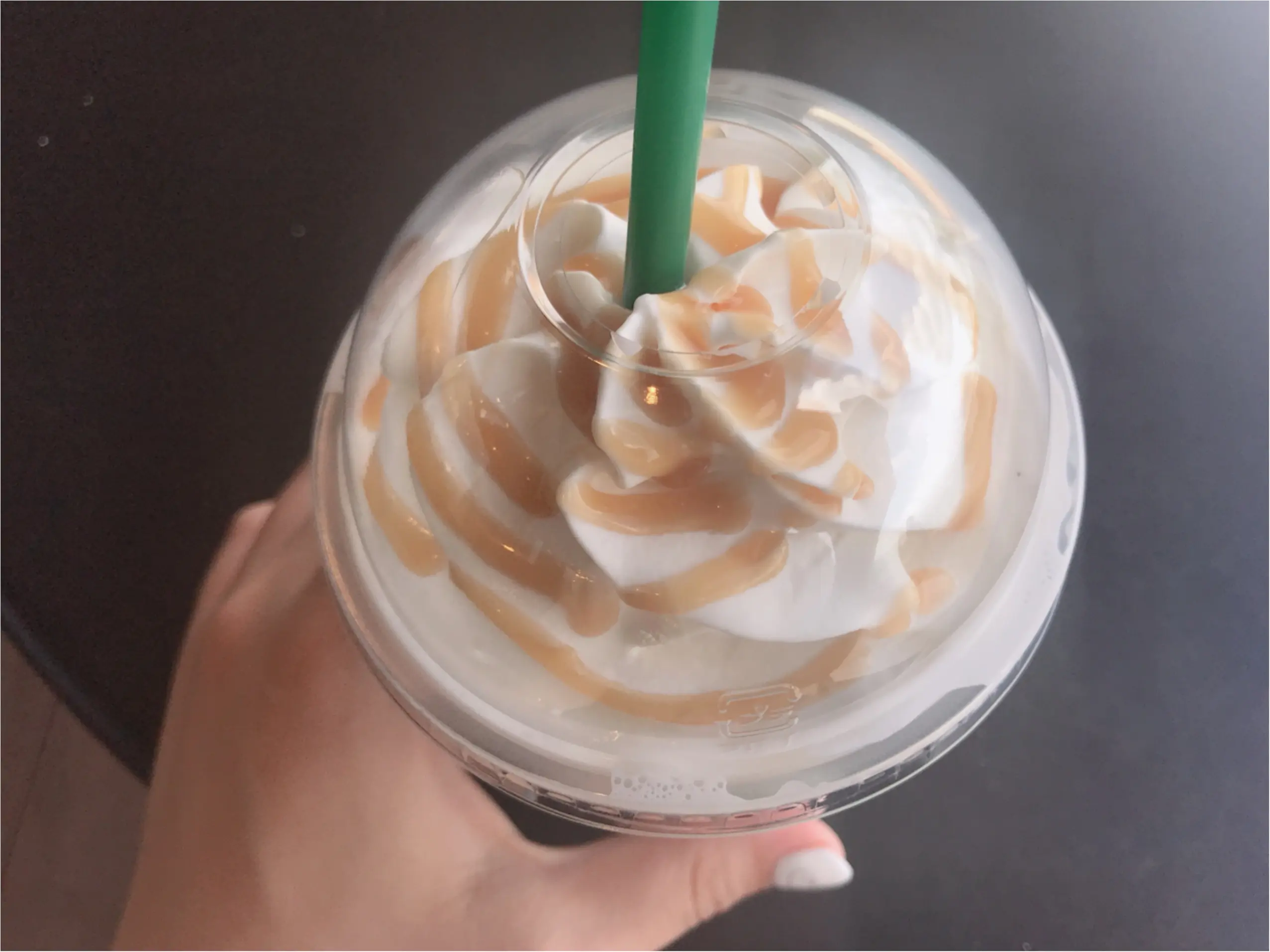 スタバ新作にも負けない!密かに人気の"練乳風フラペチーノ"無料カスタムが濃厚ミルキー♡_4