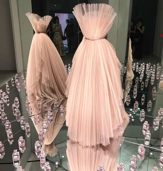 「MISS DIOR LOVE N’ROSES ミス ディオール展覧会」オープニングイベントで、鈴木友菜ちゃんを発見!_3