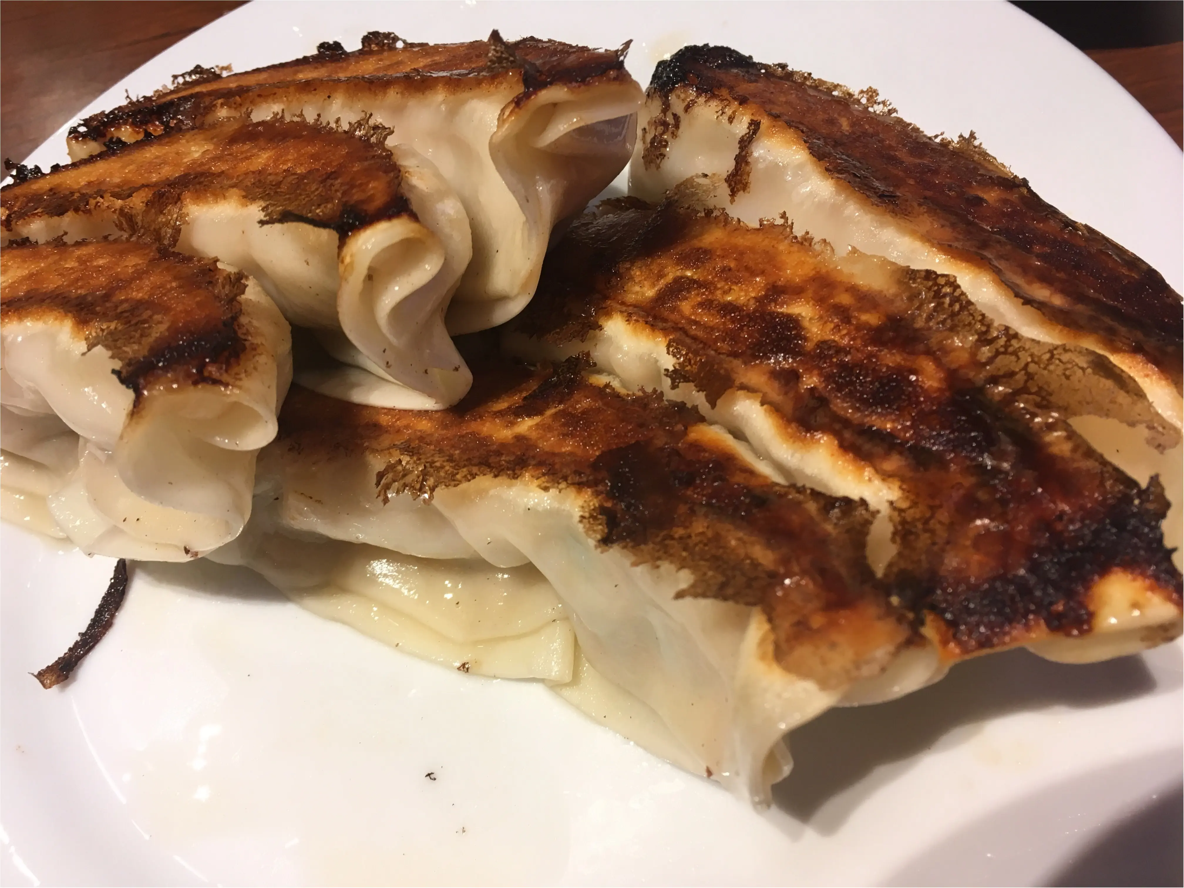 女性に嬉しい!!!におわない外はパリパリ!中はじゅわーの絶品餃子はなんと40分も餡を練っている!!?銀座★天龍★_3