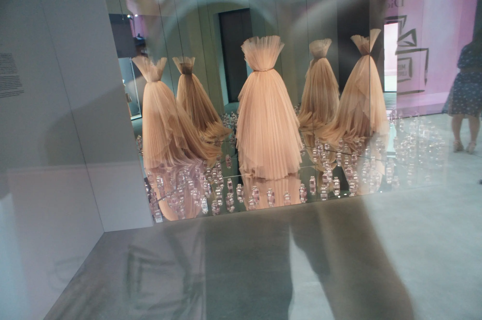 《大盛況❤️》【表参道】MISS DIOR LOVE N’ROSES 展覧会に行ってきました☻!_3