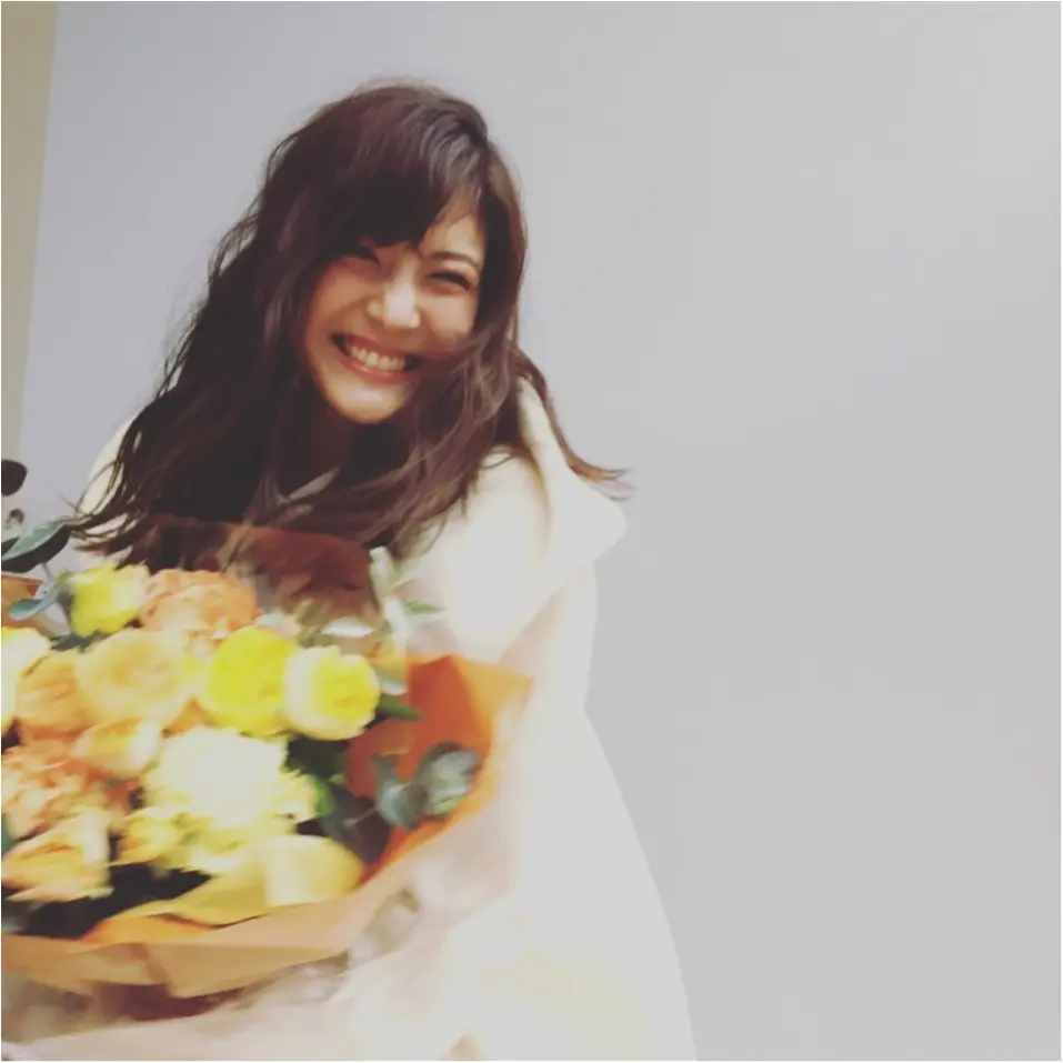 佐藤ありさ、くるくる回る! 本日発売☆MORE2月号のカバー撮影オフショット公開!_2