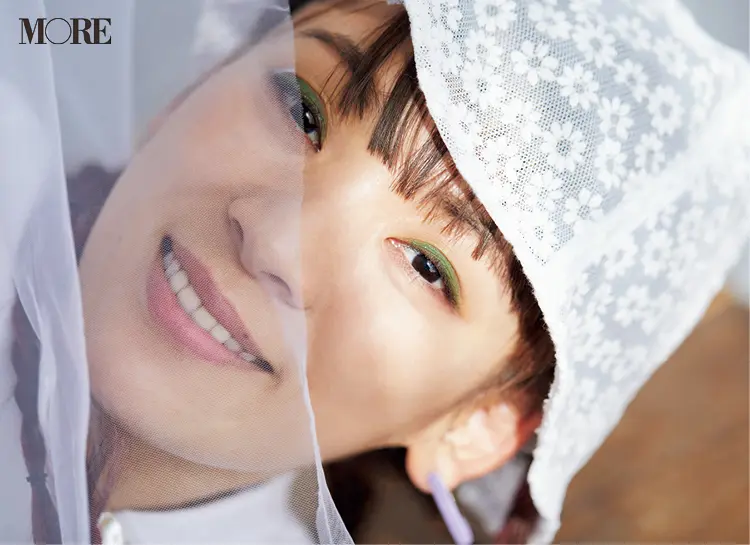 カーテン越しのフワちゃんの写真