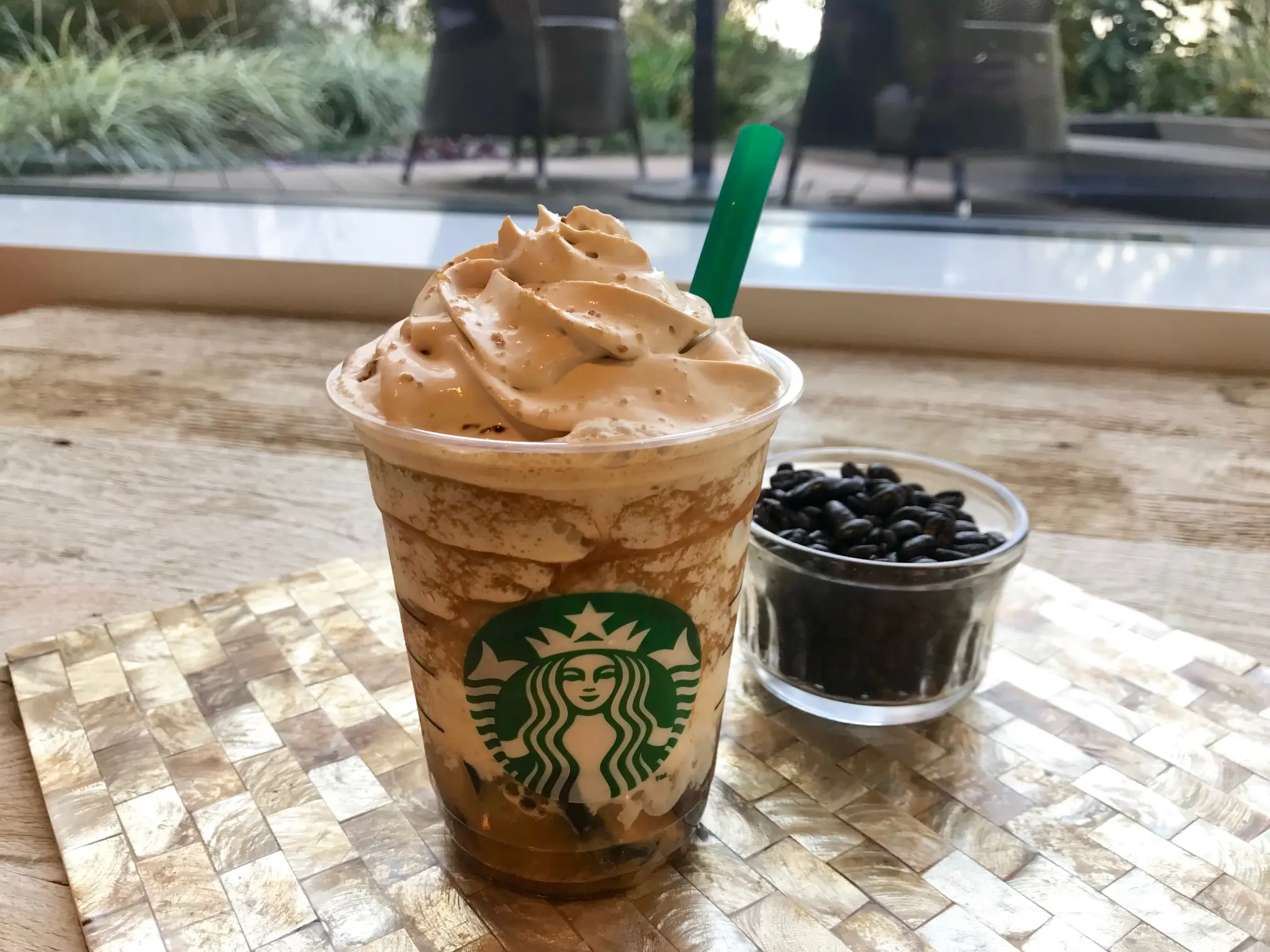 コーヒーを楽しむオトナのための、 「クラフテッド コーヒー ジェリー フラペチーノ」