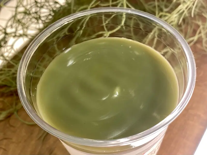 モスバーガー新作「まぜるシェイク ピスタチオ」、ソースアップ