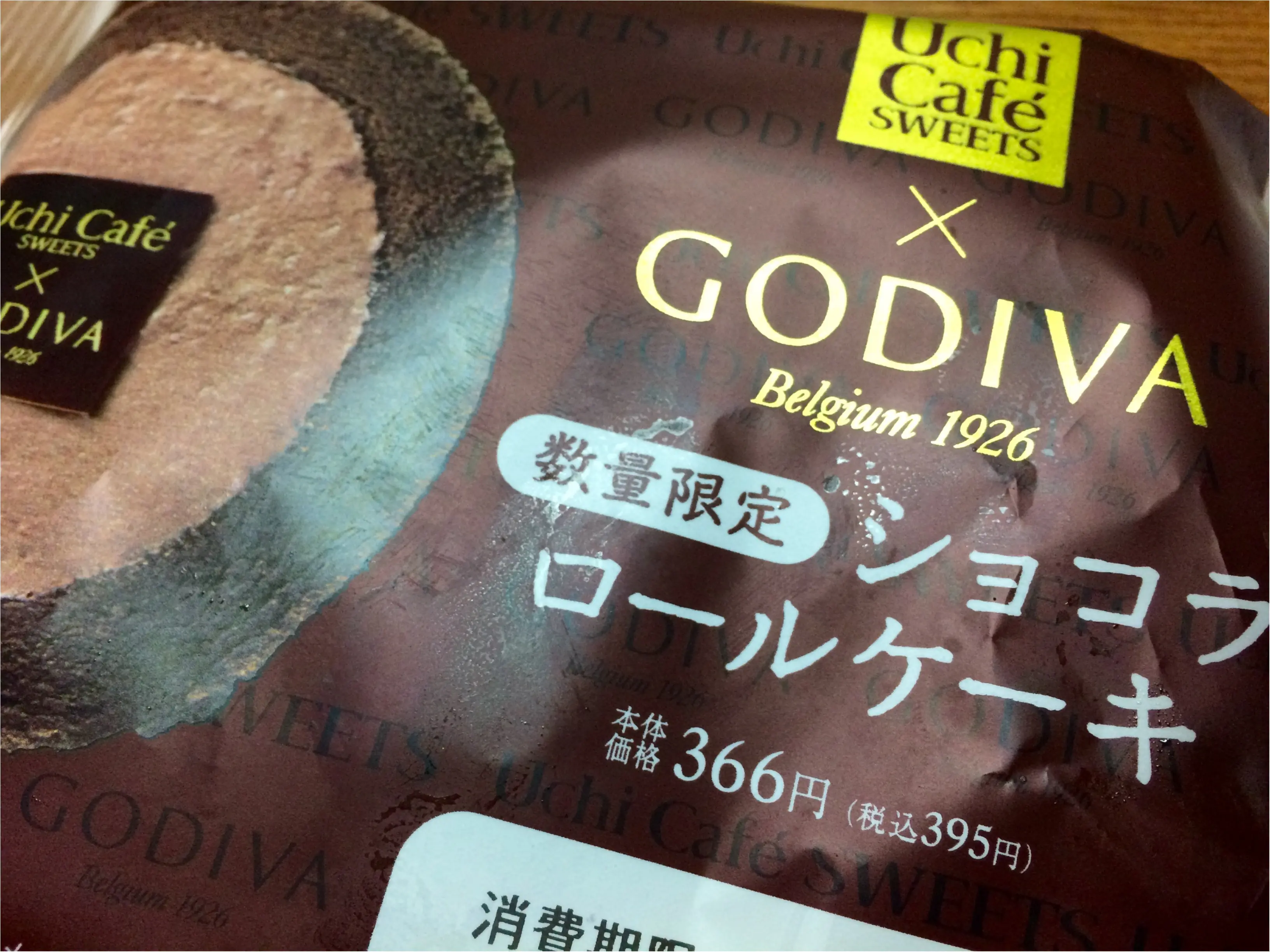 コンビニスイーツ*ゴディバ ショコラロールケーキ_1