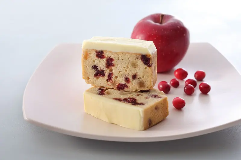 スタバ新作スイーツ「アップル＆ベリーパウンドケーキ」