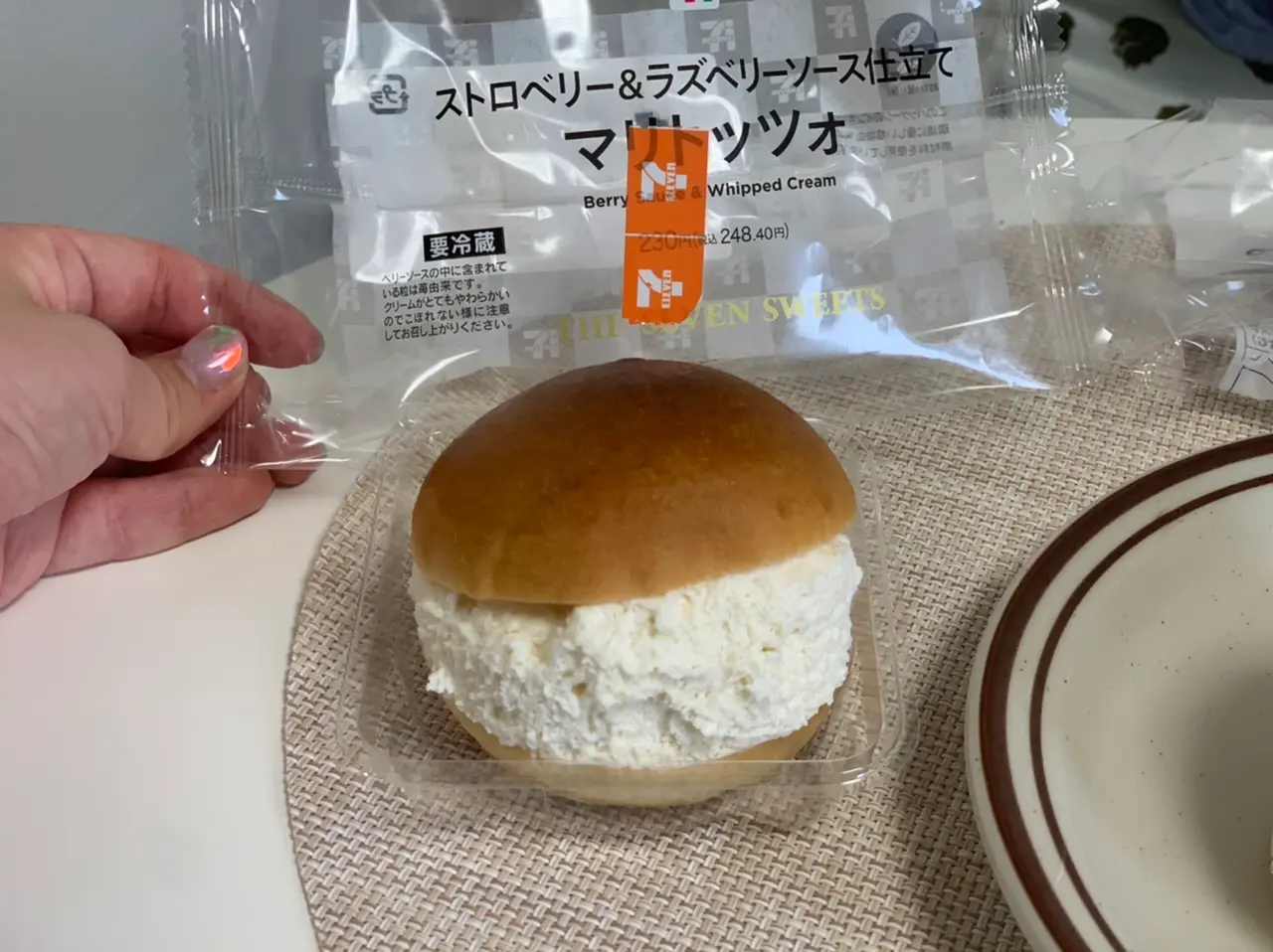【マリトッツォ食べ比べ】コンビニ・スーパー・パン屋さんのマリトッツォ、違いはあるの?_6
