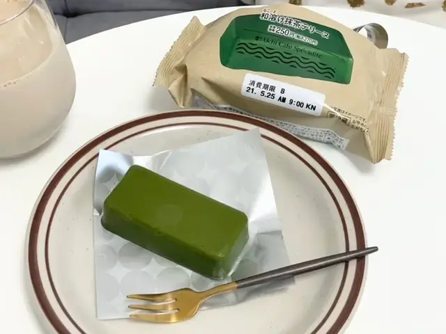 ローソン新作の和溶け抹茶テリーヌ