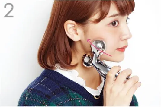 むくみとサヨナラする秘密はコレ! 村田倫子ちゃんの「小顔テク」を大公開【後編】_3