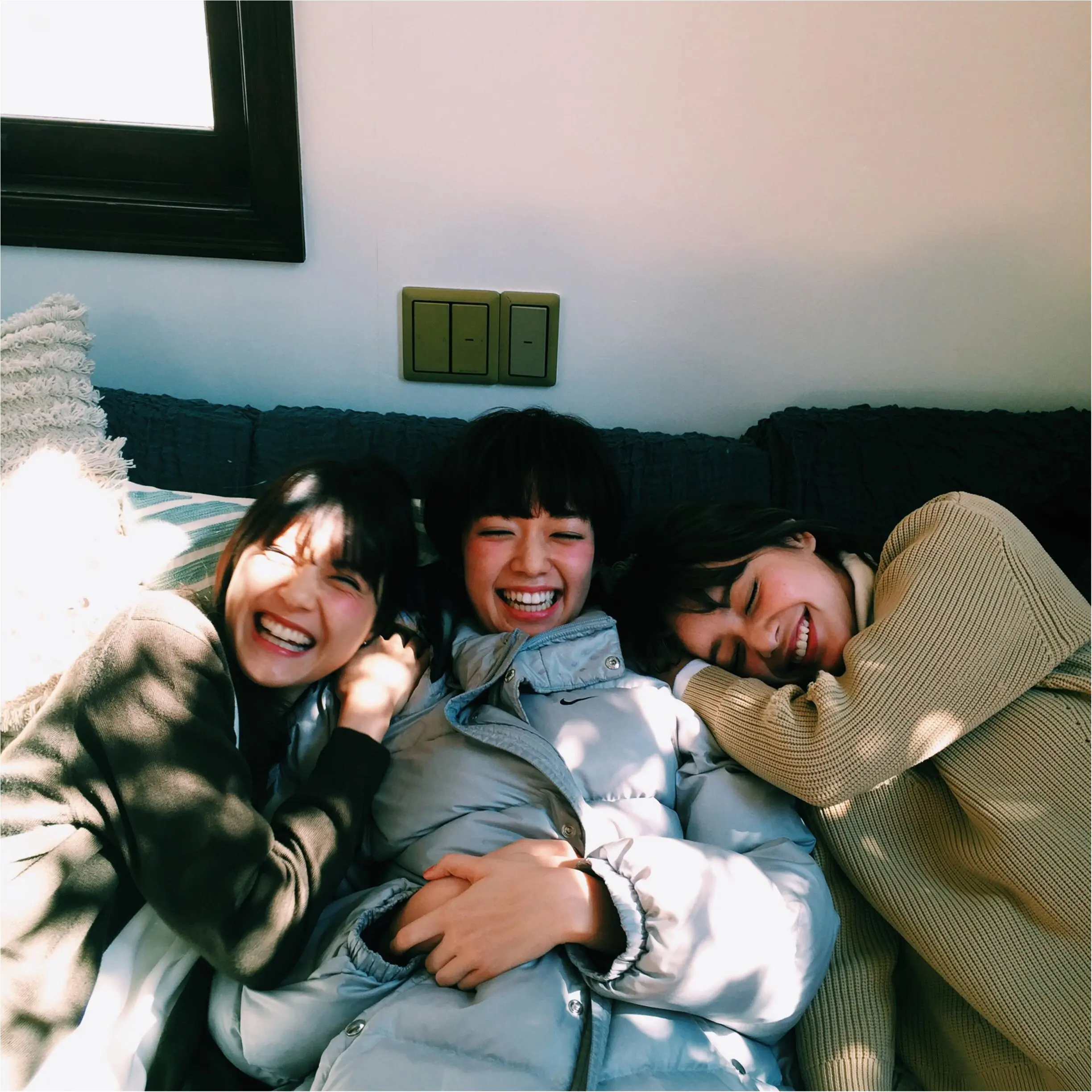 【オフショット】佐藤ありさ、栞里、岸本セシルの仲良し3ショット!!_1