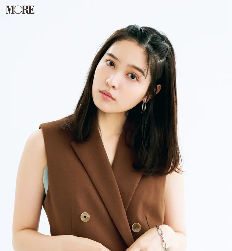 小顔ヘアアレンジ! 頭がコンパクトに見える簡単前髪テク、教えます。ヘアワックスなど、おすすめのスタイリング剤も_1