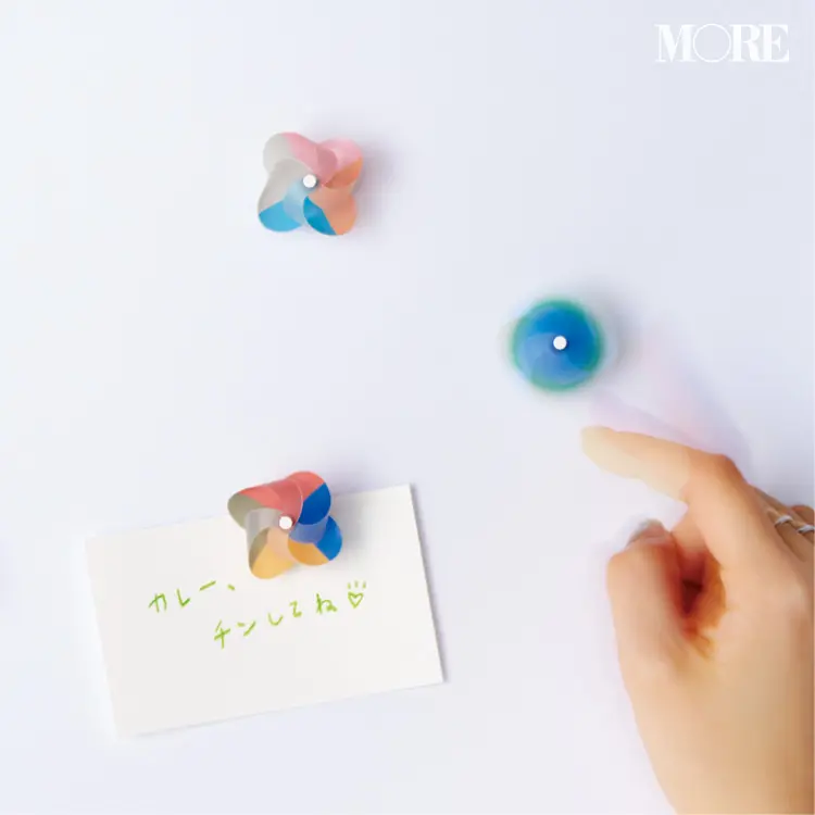 空間がパッと華やかに☆ カラフルな柄の風車のミニマグネット『アッシュコンセプト Kaze guru ma』【こちら、三戸文房具堂。】_3