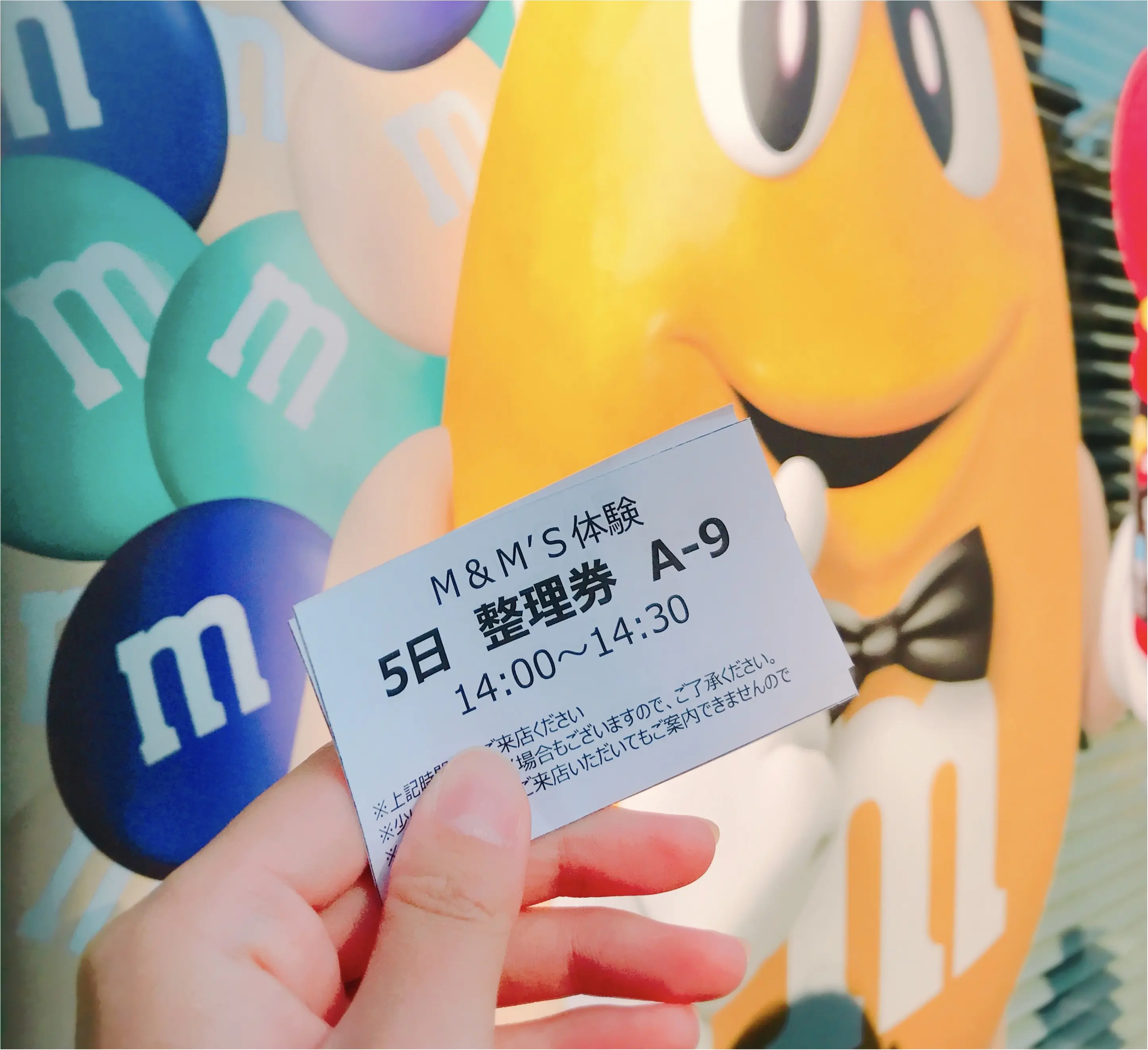 《期間限定》原宿にNY発カラフルパフェ登場✨日本初上陸のM&M’Sマイボトルチョコを作っちゃおう♪_11
