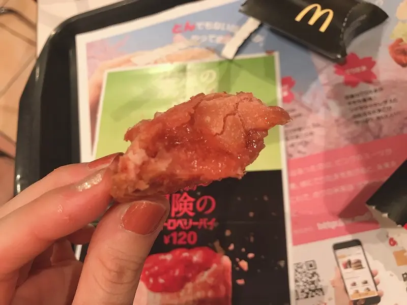 マックの「ホットストロベリーパイ」を食べてみた! Twitterで話題の一品は、とにかく○○だった!!_4